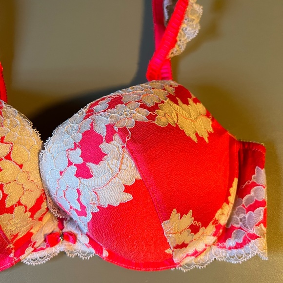 Victoria’s Secret Very Sexy Push Up Bra - Picture 2 of 5